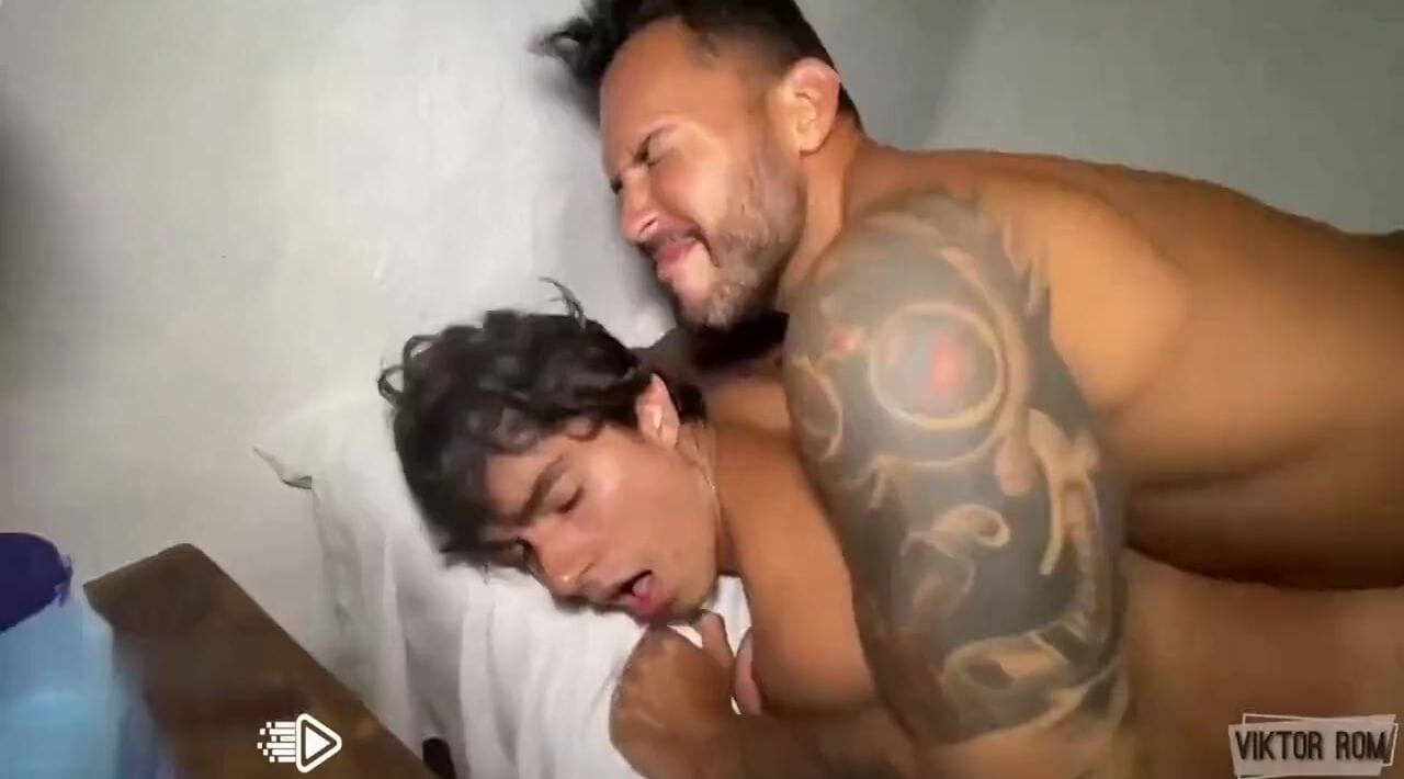 Viktor Rom pounds Alfonso Osnaya
